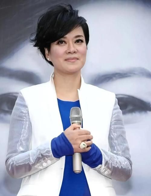 毛阿敏那英谁地位高 谁才是真正的歌坛大姐大