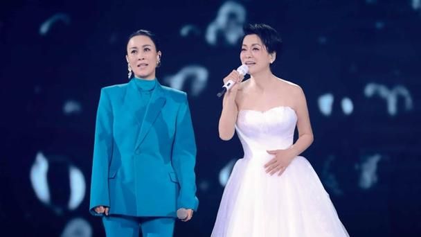 汪峰和那英同台合唱经典歌曲引发回忆杀