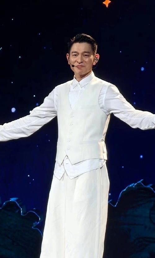 沈腾刘德华同框画面太搞笑网友直呼神仙组合