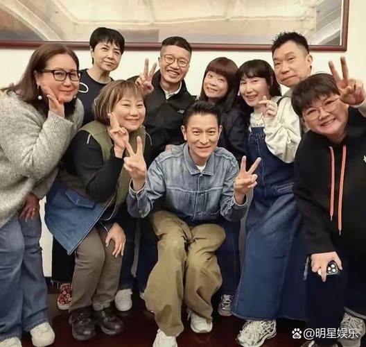 深扒刘德华兄弟姐妹：家族成员大揭秘