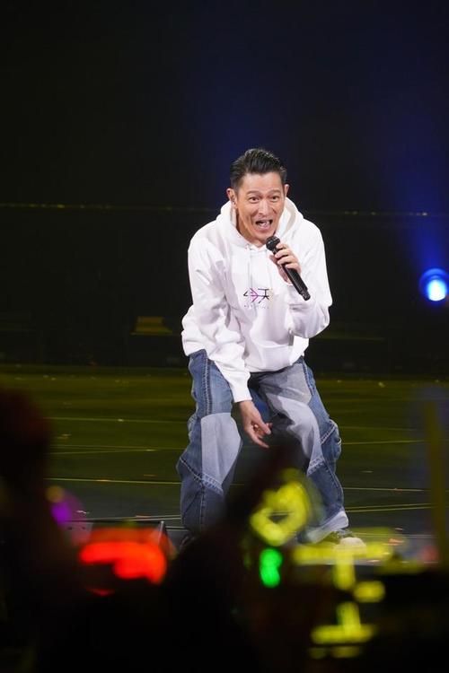 热情的沙漠2000刘德华演唱背后的故事