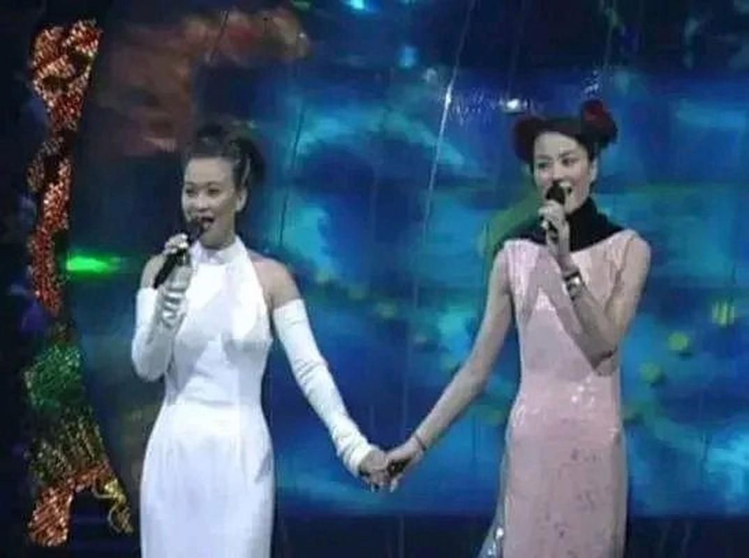 王菲和那英同台瞬间盘点那些年的精彩合作