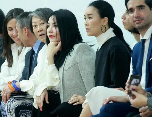 王菲和那英同台瞬间盘点那些年的精彩合作