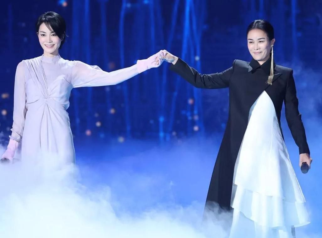 王菲和那英同台瞬间盘点那些年的精彩合作
