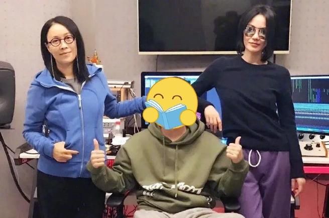 王菲那英再度同台 揭秘她们20年闺蜜情