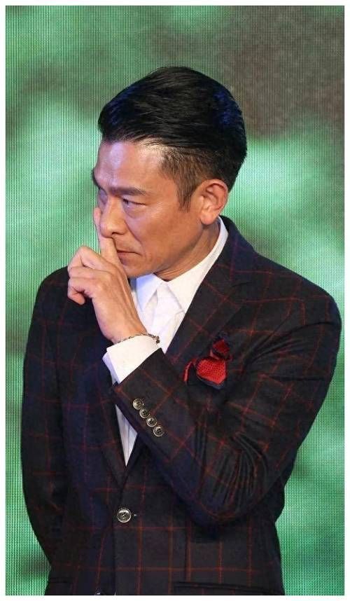 看看刘德华是哪一年出生的？回顾他的经典作品和辉煌成就！