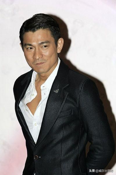 细数刘德华的成就：影帝、歌王、慈善家，多重身份闪耀