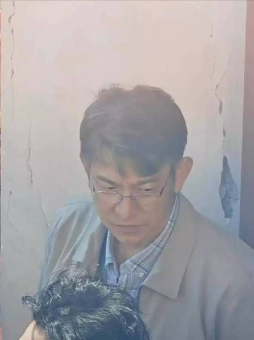 罕见！刘德华素颜照流出，网友：岁月不饶人