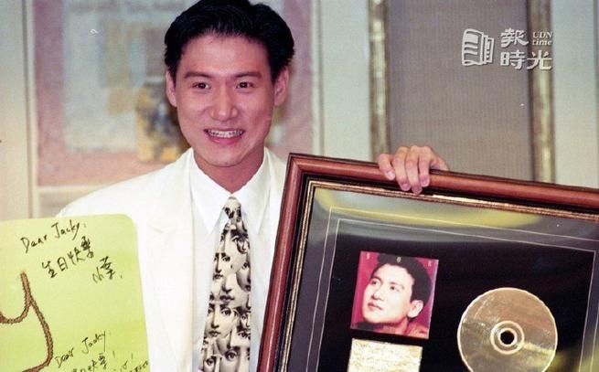 罗美薇张学友年轻时合照曝光回顾甜蜜恋爱史