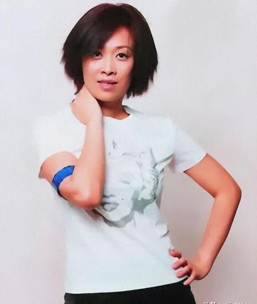 老梁故事汇那英从东北姑娘到天后的蜕变