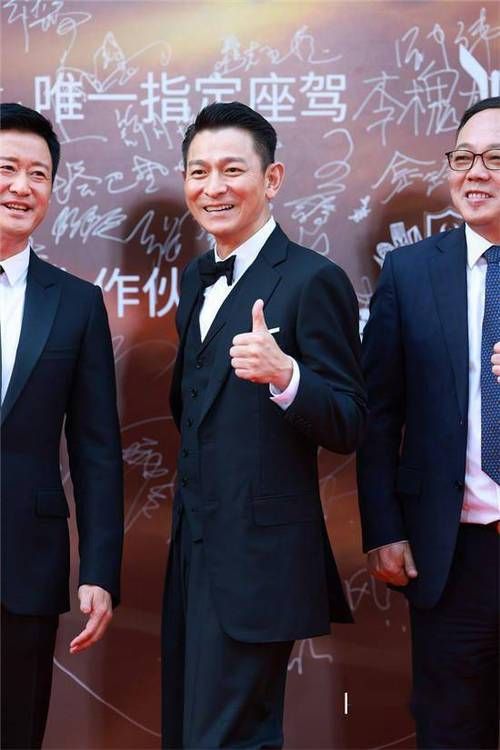 能和刘德华比影响力谁的红毯造型更吸睛