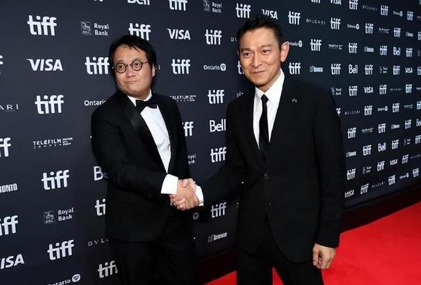 能和刘德华比影响力谁的红毯造型更吸睛