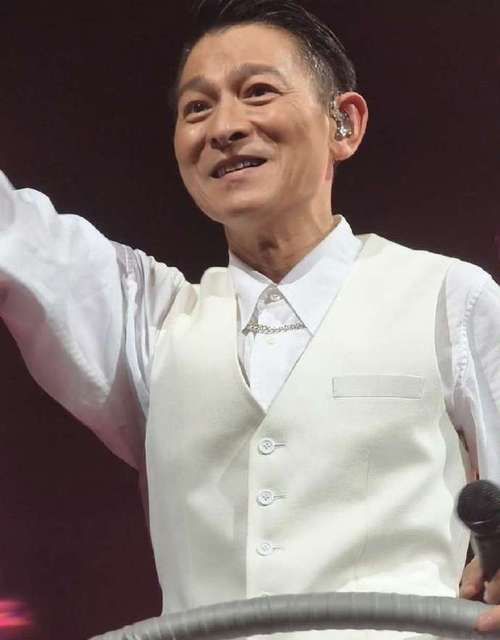 致敬追梦人刘德华：他的音乐电影和社会影响