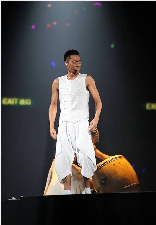 蒙面唱将惊现刘德华？声音神似，唱功惊艳全场！