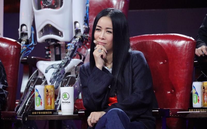 蒙面歌王那英惊艳全场 揭秘她的音乐传奇故事