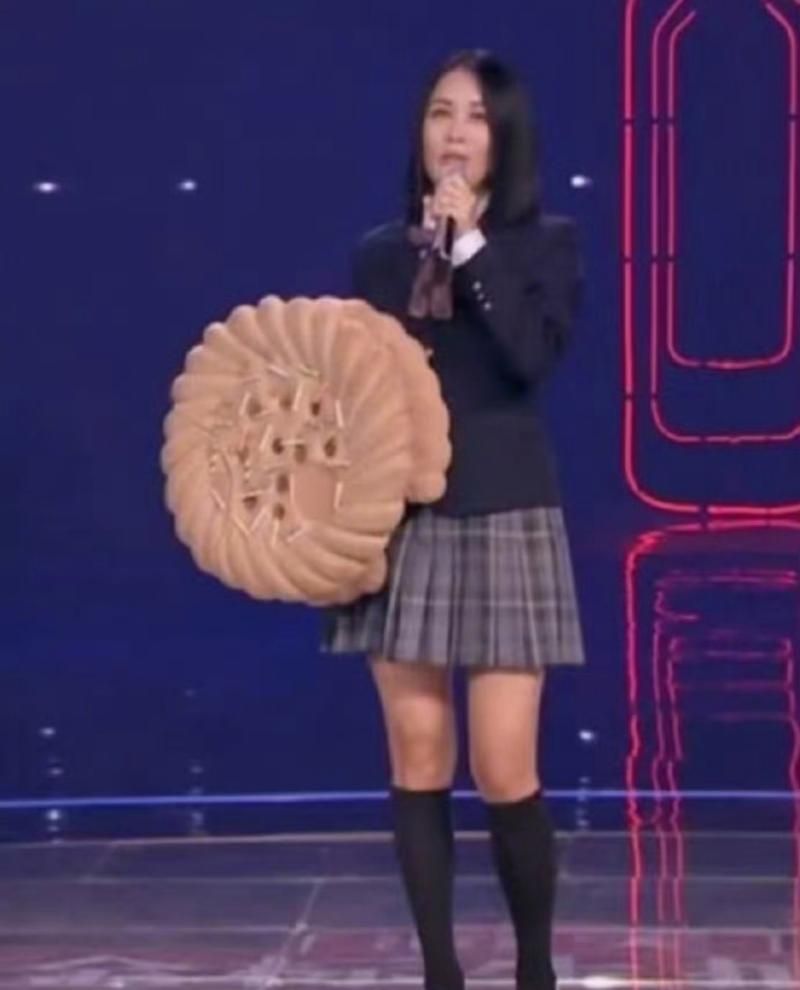蒙面歌王那英惊艳全场 揭秘她的音乐传奇故事