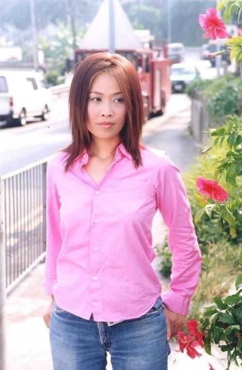 蔡国庆和那英早年合照曝光 两人青涩模样引发网友热议