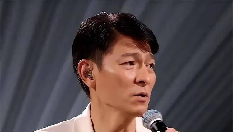费玉清模仿刘德华唱歌连本尊都忍不住点赞