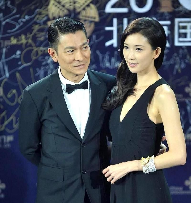 贾静雯刘德华最新合影曝光 男神女神同框画面太美好