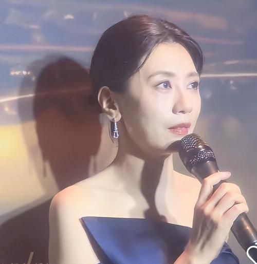 贾静雯刘德华最新合影曝光 男神女神同框画面太美好