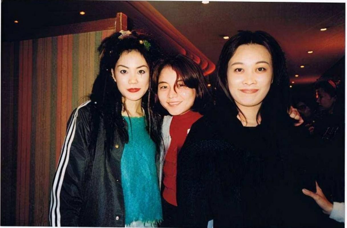 那英与王菲同台合唱经典歌曲勾起无数回忆