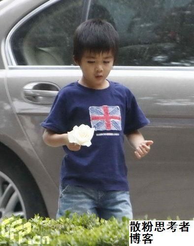 那英儿子高兴成长故事 揭秘明星子女的日常生活