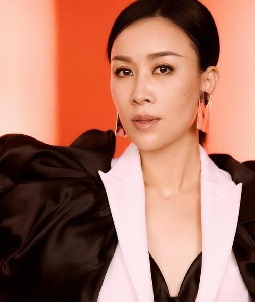 那英几岁开始唱歌 从东北大妞到乐坛天后的蜕变