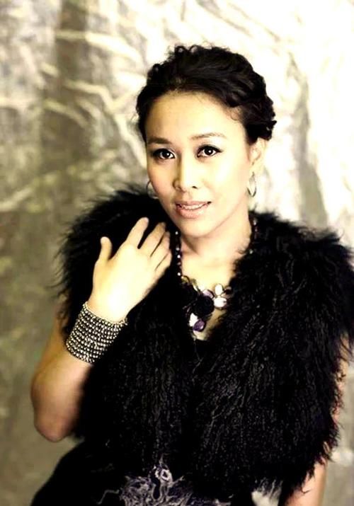 那英几岁开始唱歌 从东北大妞到乐坛天后的蜕变