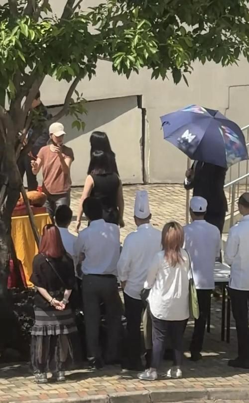 那英刘嘉玲私下聚会照流出 素颜状态引发热议