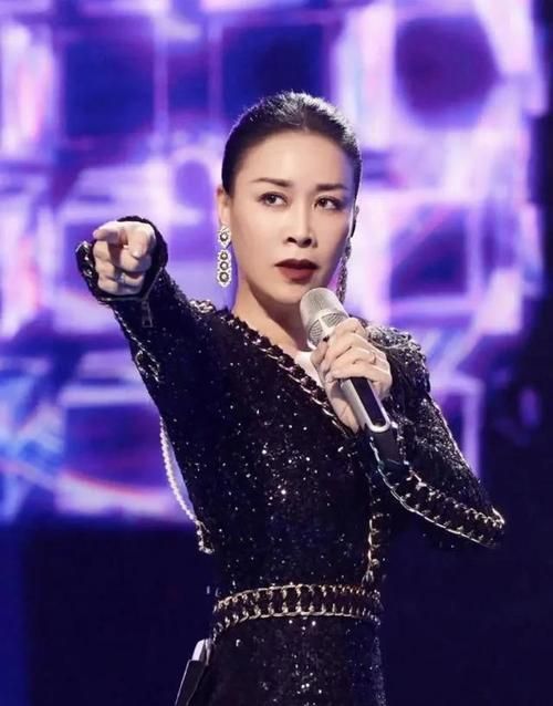 那英发型变化大揭秘从短发到长发都好看