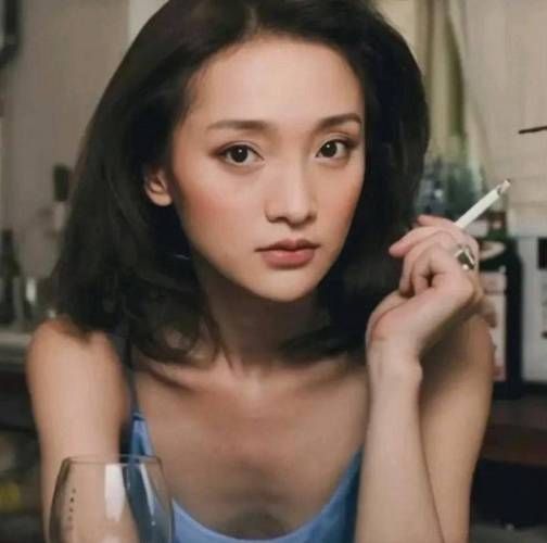 那英吸烟吗网友热议明星抽烟那些事儿