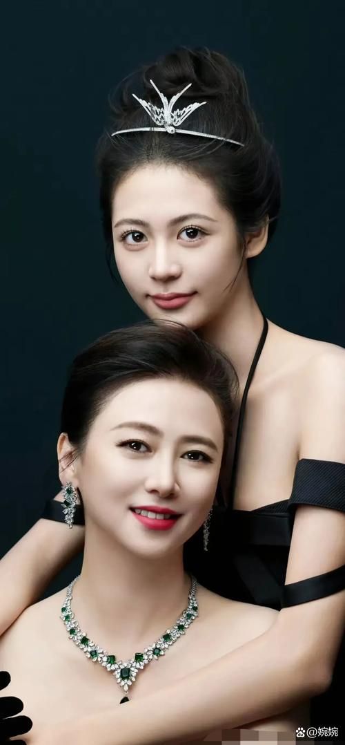 那英和女儿同框亮相母女俩长得太像了