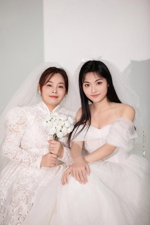 那英和女儿同框亮相母女俩长得太像了
