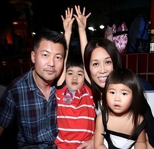 那英和高峰的孩子跟谁生活 离婚后子女抚养权归谁