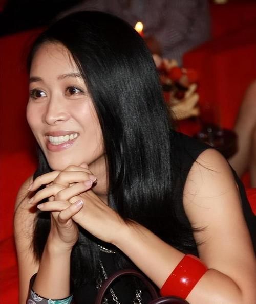 那英多少岁了今年 揭秘天后真实年龄与保养秘诀