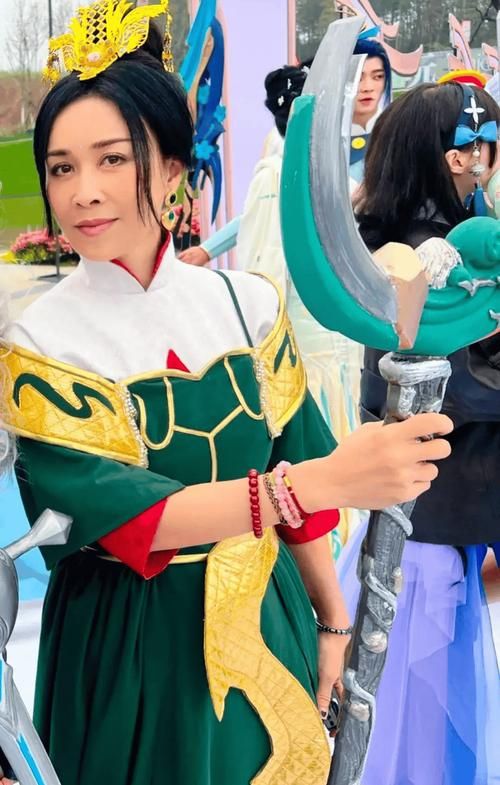 那英女儿正面照流出 遗传妈妈好基因颜值高
