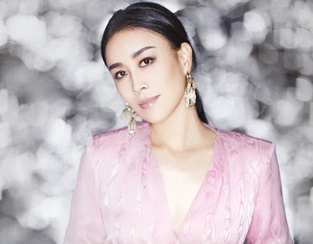 那英女儿正面照流出 遗传妈妈好基因颜值高