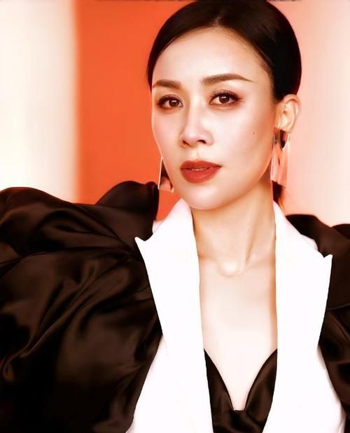 那英女儿照片曝光 网友大赞星二代颜值天花板