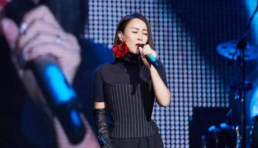 那英女儿罕见露面 气质出众被赞星二代标杆