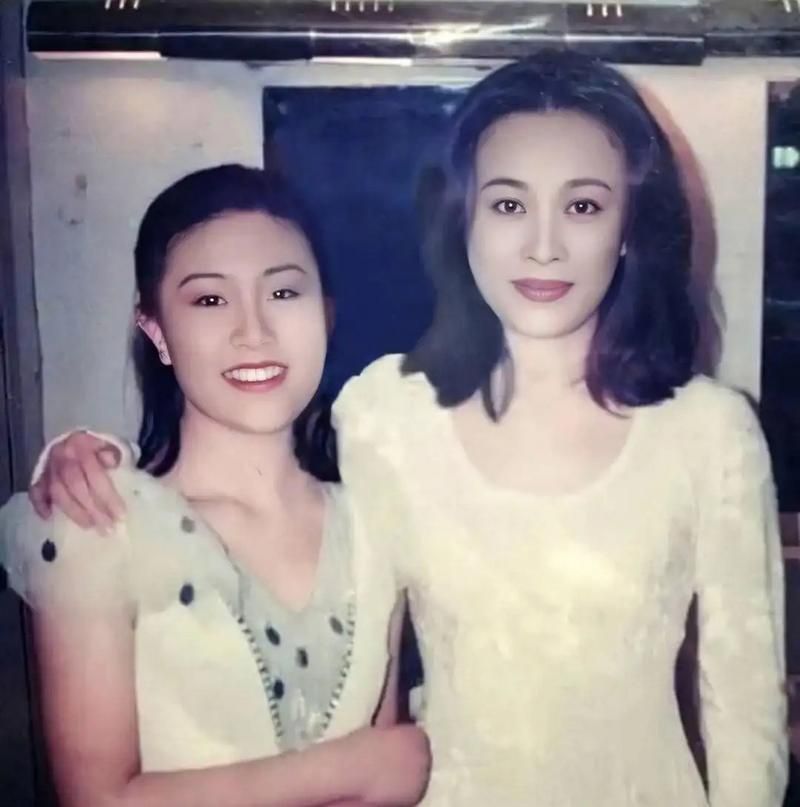 那英姐姐年轻照片曝光 姐妹颜值对比太惊人
