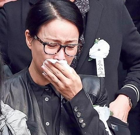 那英姚贝娜事件来龙去脉 网友热议谁对谁错