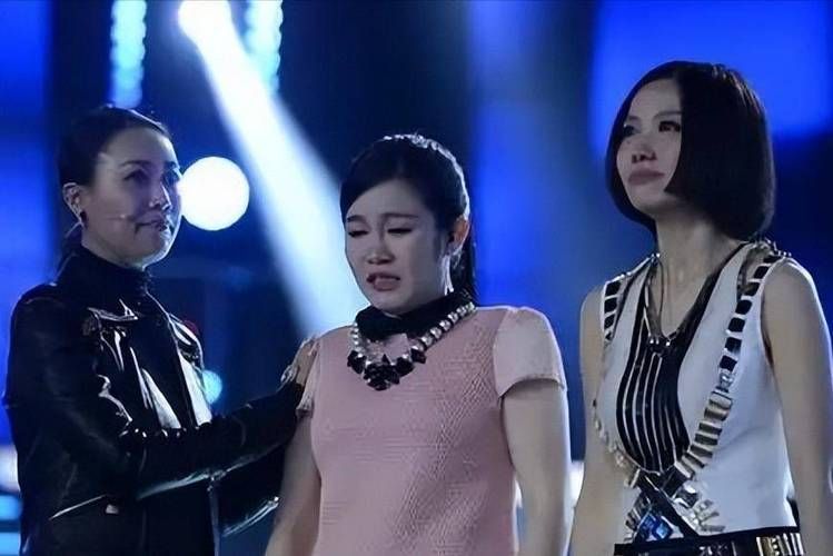 那英姚贝娜音乐之路对比两位天后的成长故事