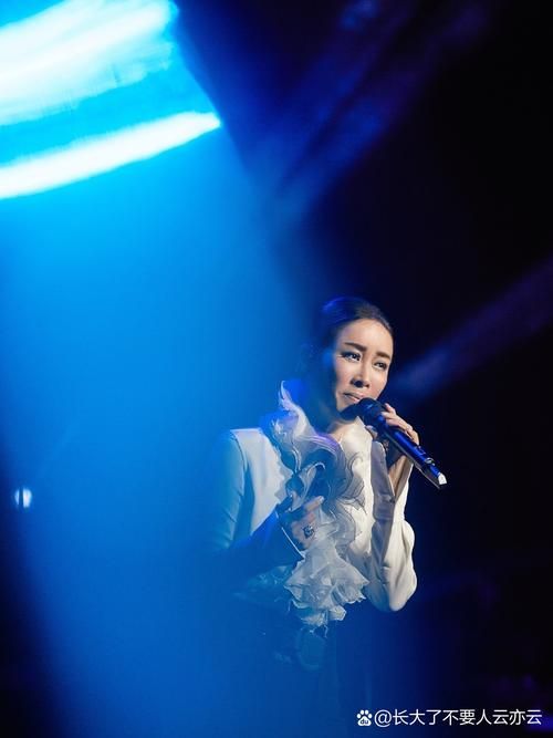 那英姚贝娜音乐之路对比两位天后的成长故事