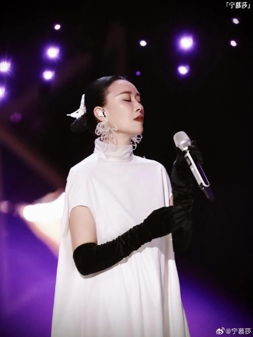 那英宁为什么这么火看完你就懂了
