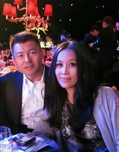 那英家世原来这么显赫揭秘她的成长环境和家庭