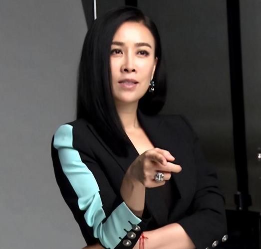 那英年轻时感情经历 揭秘天后不为人知的初恋故事