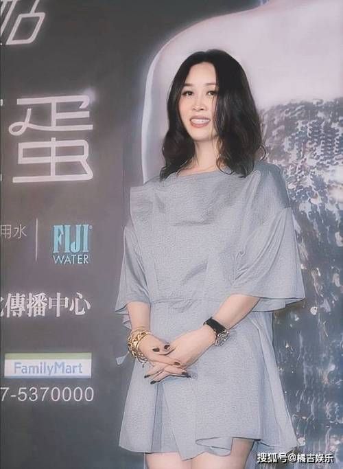 那英年轻照曝光 网友惊呼认不出当年的她