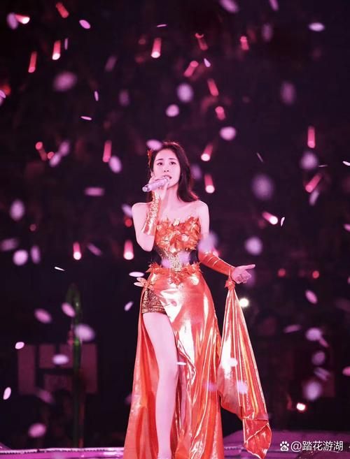 那英张碧晨演唱会合作 经典重现引爆现场