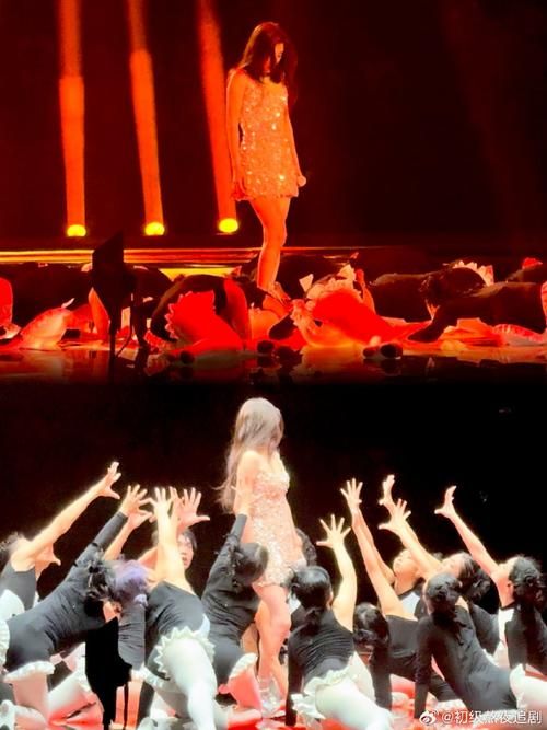 那英张碧晨演唱会合作 经典重现引爆现场