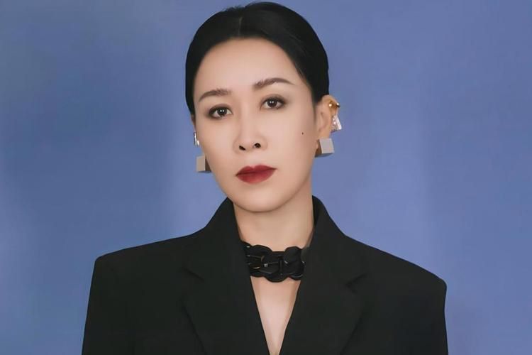 那英戒指事件细节解析 网友看法两极分化